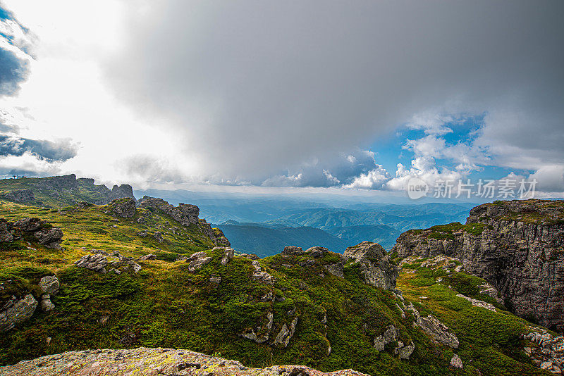 Babin zub - Stara planina，塞尔维亚。Babin zub是塞尔维亚东南部Stara Planina山脉的一座山峰。